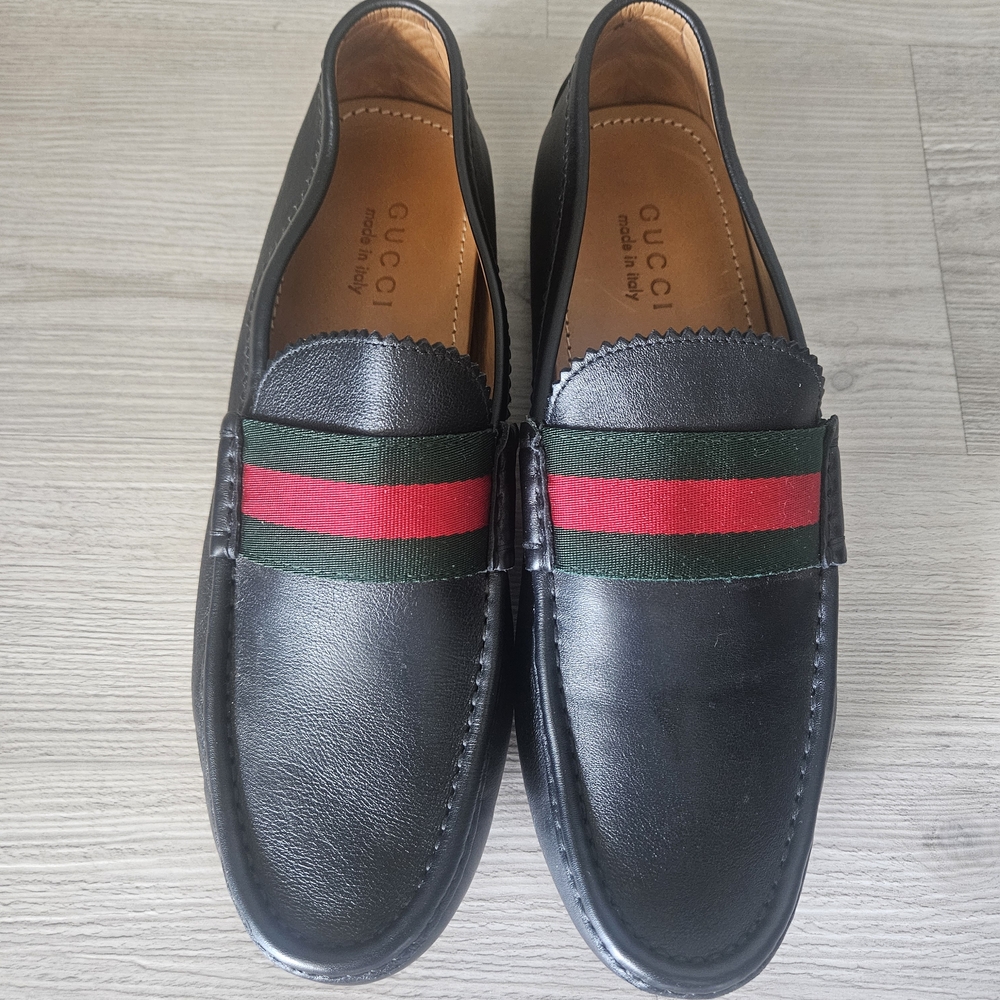 Gucci Black Leather Loafers with Red and Green Stripes